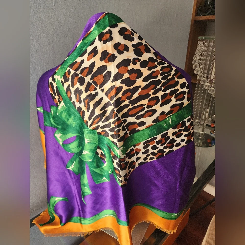 Silk Silk Baby~ Christian Dior Pop of Color!🐆 - Picture 1 of 8